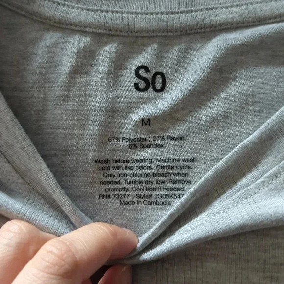 SO juniors medium gray shirt - Picture 5 of 9